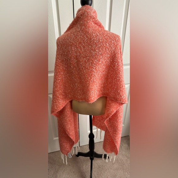 Old Navy Coral and White Knit Scarf - Picture 3 of 4